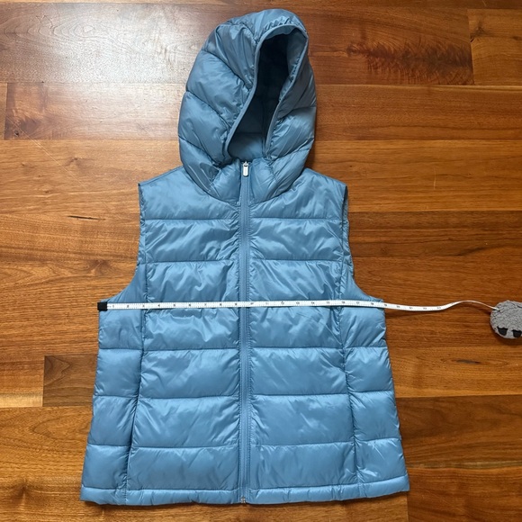 Athleta Aire Puffer Vest Size Small in Coastal Blue - Picture 14 of 16